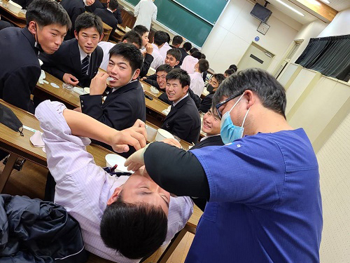 花巻東高等学校での事業の模様