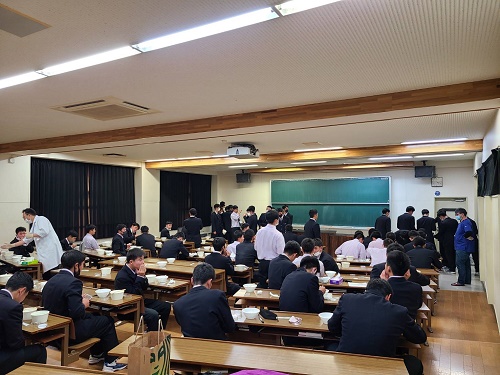 花巻東高等学校での事業の模様