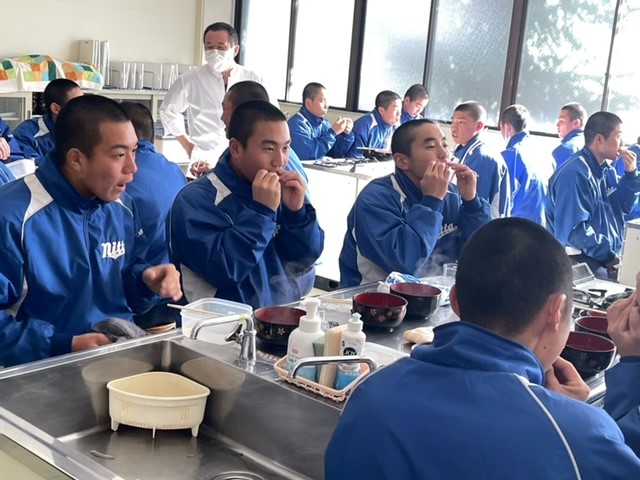 新田高等学校での事業の模様